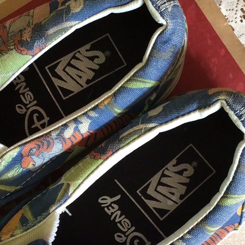 Vans Disney limited edition highly collectible jungle book sneakers tennis shoe - Picture 3 of 6